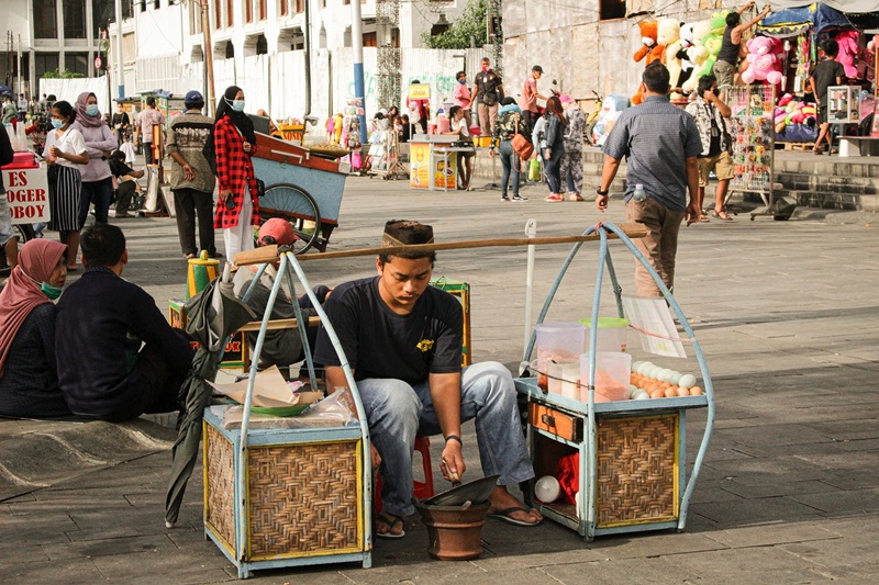 Selamat makan straatverkopen street food Indonesia