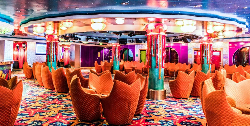 Cruise lounge