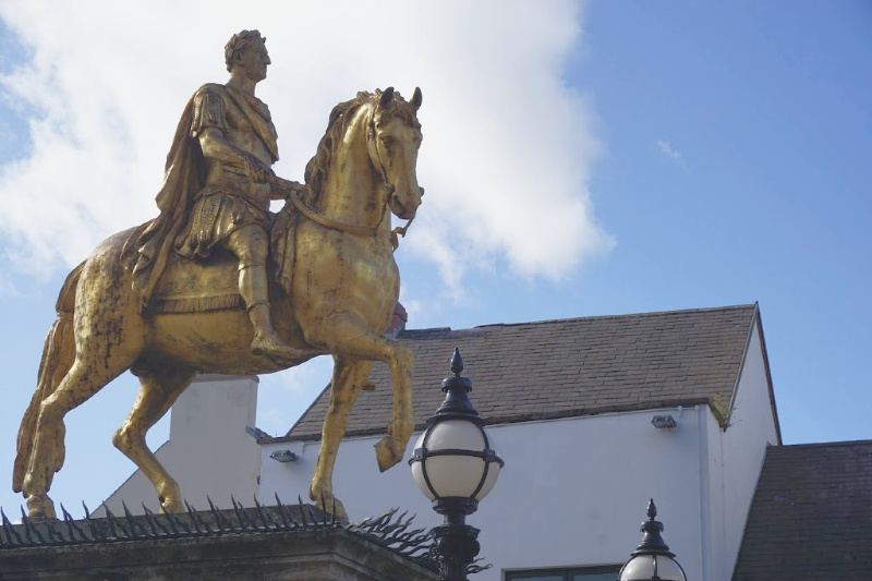 King Billy statue