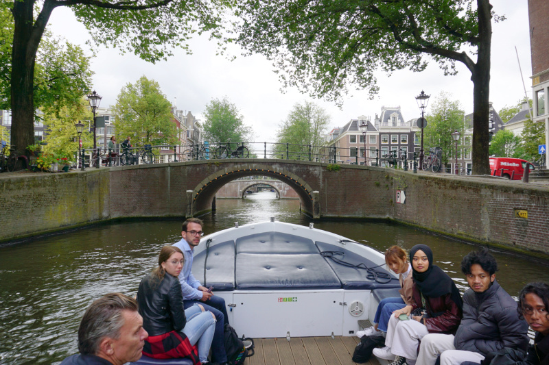 Blue Sky Boat | In een open rondvaart sloep door Amsterdam