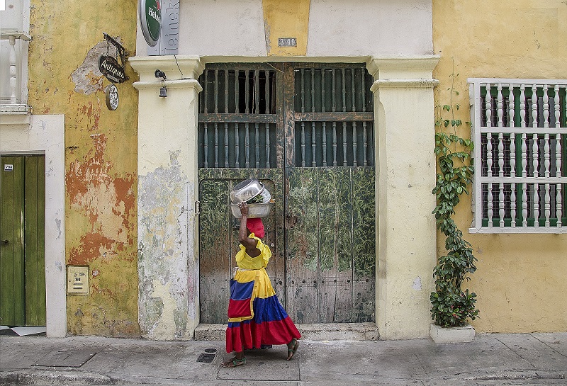 Colombia Cartagena vrouw in straat