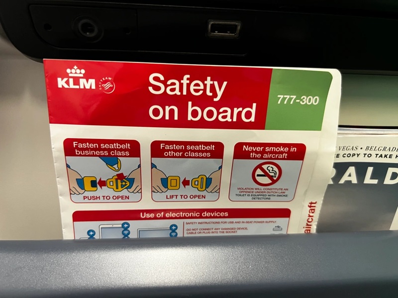 Safety Card vliegtuig KLM