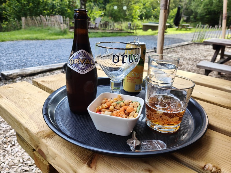 dienblad met drankjes Orval