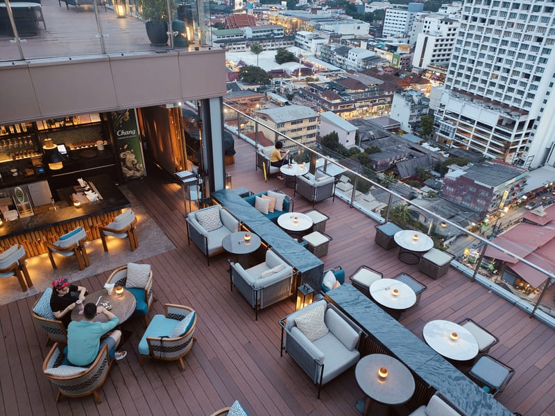 Wat te doen in Chiang Mai Thailand MAI The Sky Bar Melia Hotel