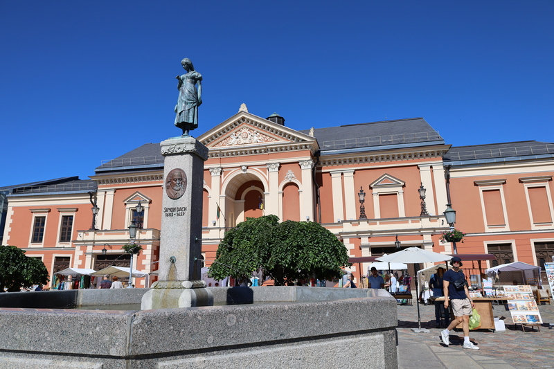 Derde stad Litouwen Marktplein standbeeld Klaipeda