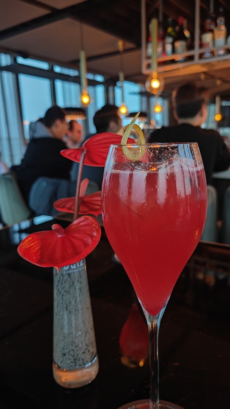 Cocktail rooftoprestaurant VANE Eindhoven