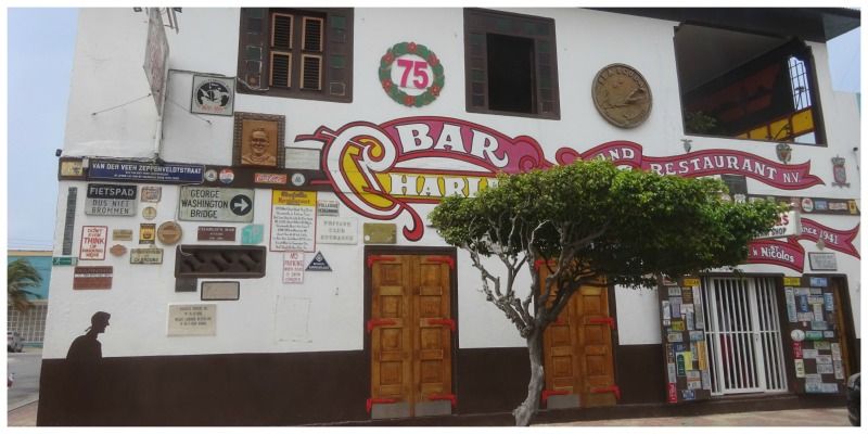 Aruba Charlies bar