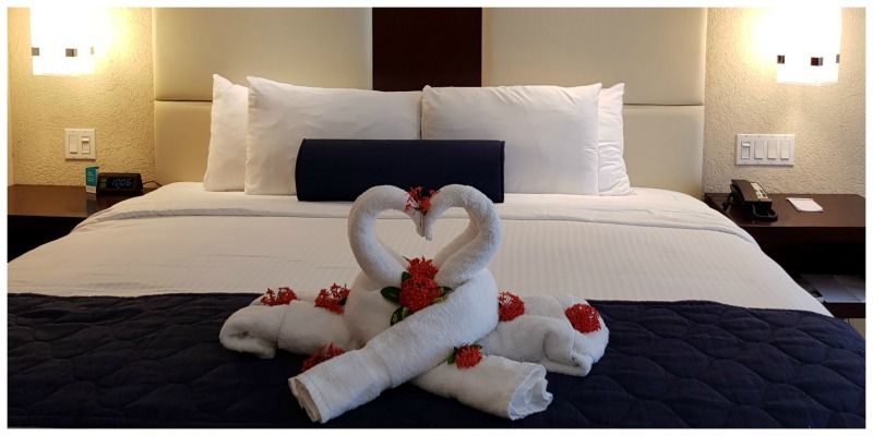 Divi Aruba All Inclusive Resort bed met zwanenhandoeken